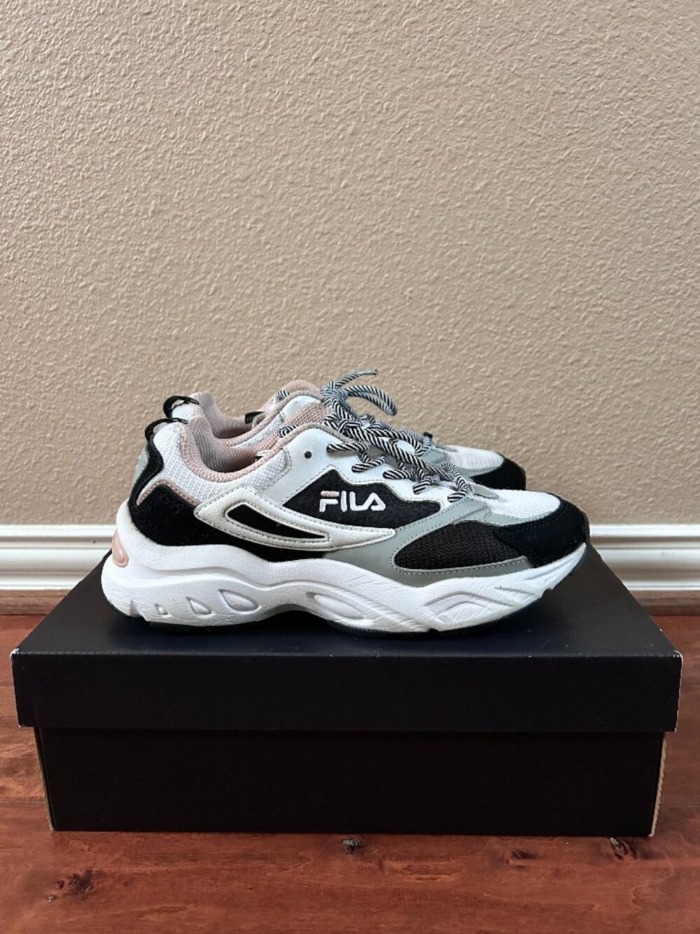 FILA Women's Recollector Colorblock Chunky Sneaker 7.5